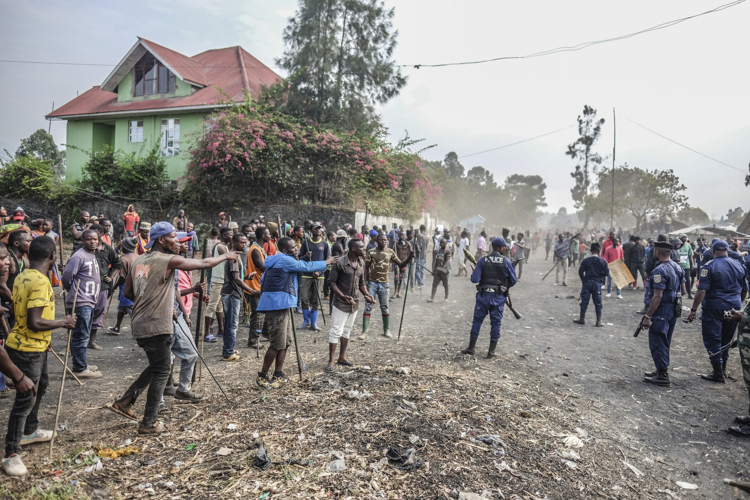 Les manifestants affrontent la police au sujet de la présence de la mission de maintien de la paix des Nations Unies dans la région.