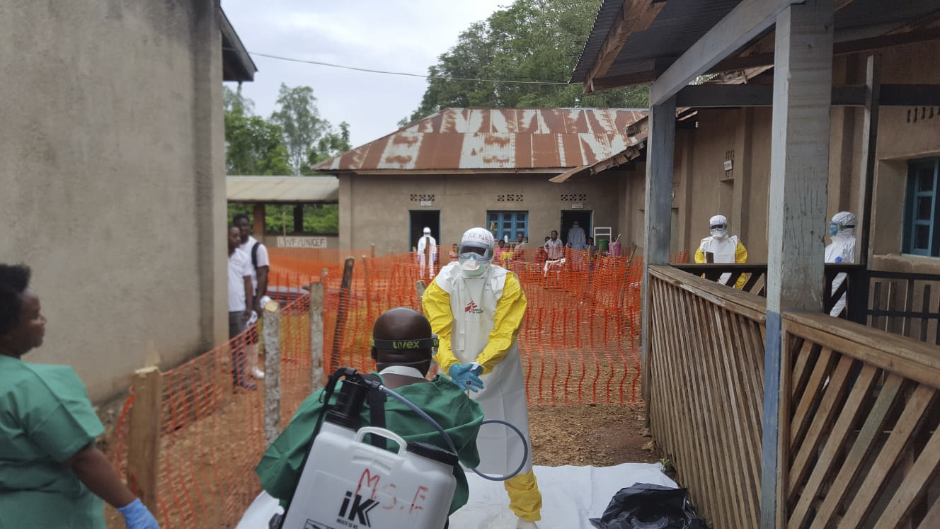 L'Ouganda décrète un confinement de 21 jours dans deux villes pour stopper l'épidémie de balle qui fait déjà 19 morts