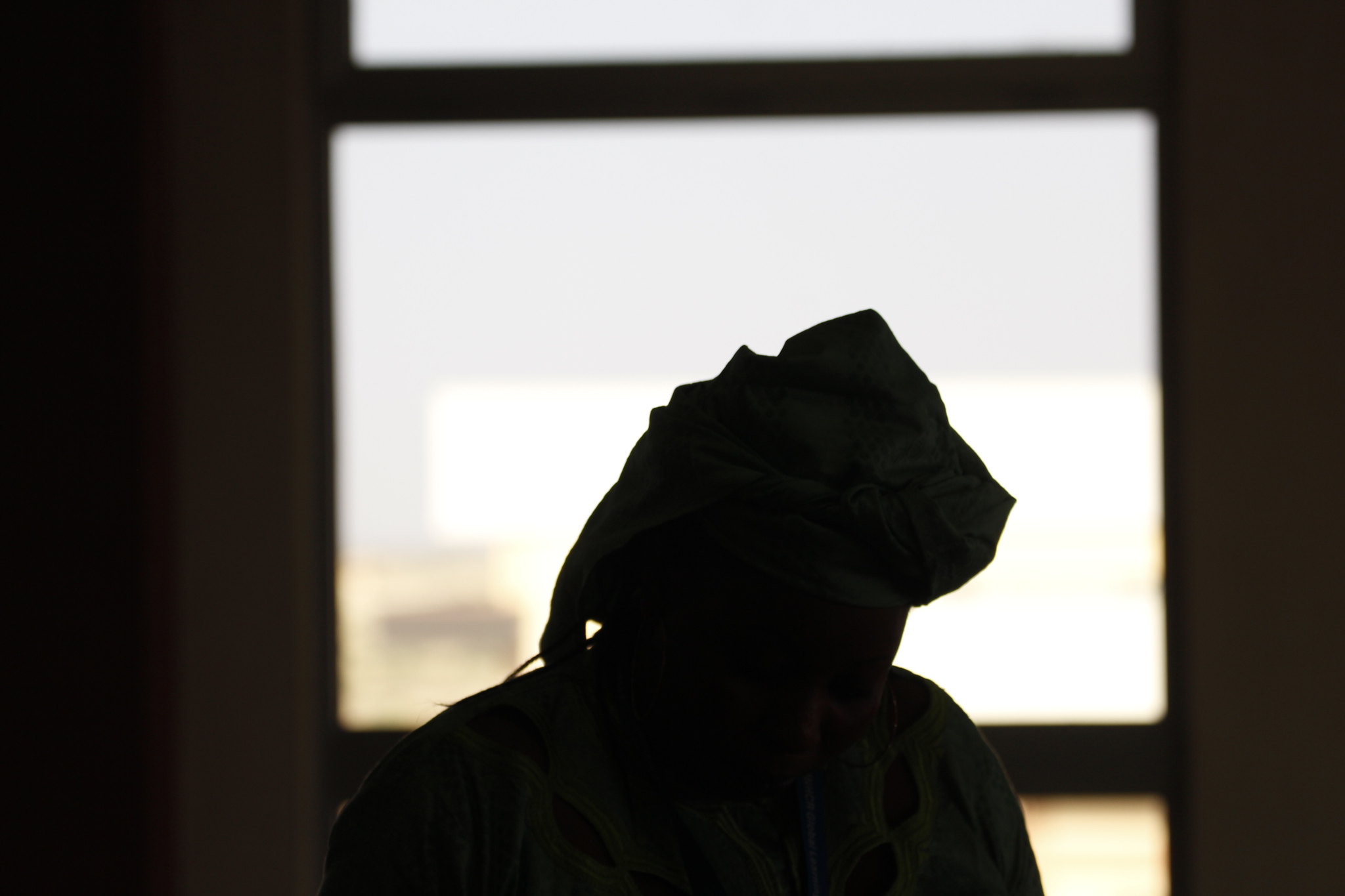 Réfugié nigérian dans la province de l'Extrême-Nord du Cameroun, photographié lors d'une mission de terrain du Conseil de sécurité des Nations Unies dans le bassin du lac Tchad.  (Photo courtoisie : Mission du Royaume-Uni auprès de l'ONU/Lorey Campese.)