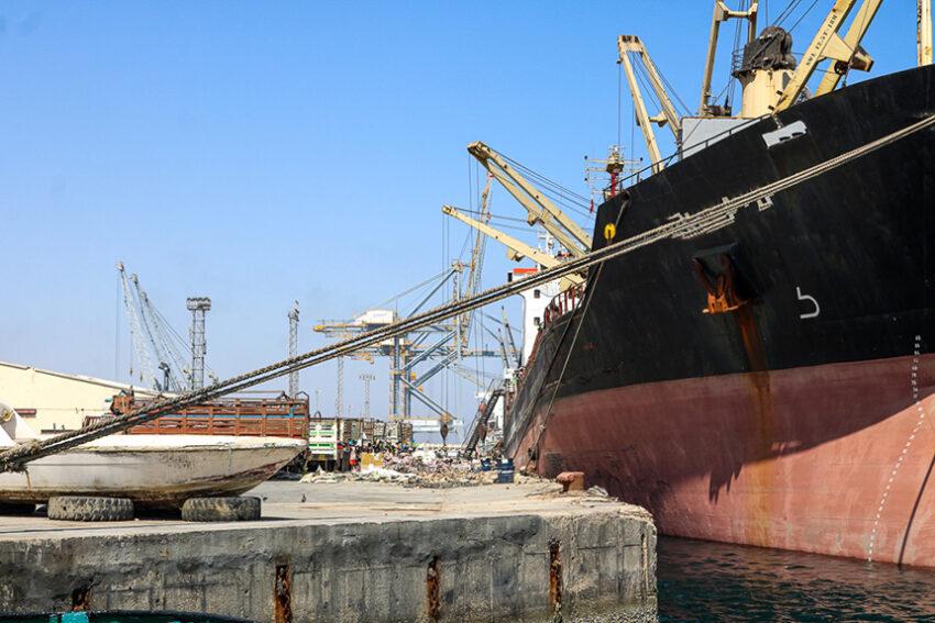 La fabrication d'un port mondial et la destruction d'un peuple