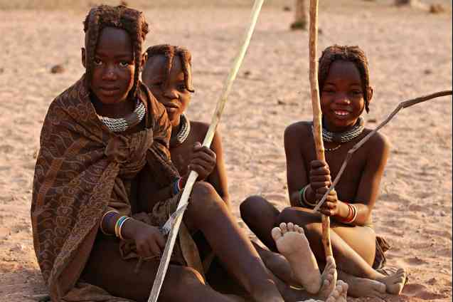 Qui sont les Herero de Namibie et pourquoi sont-ils des icônes de la mode célèbres ?