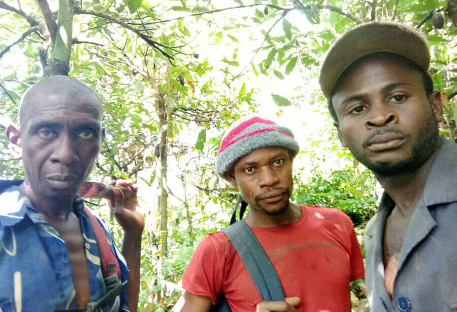 Andreas (à droite) avec ses collègues de la conservation dans le sanctuaire de faune de Tofola Hill, au Cameroun.