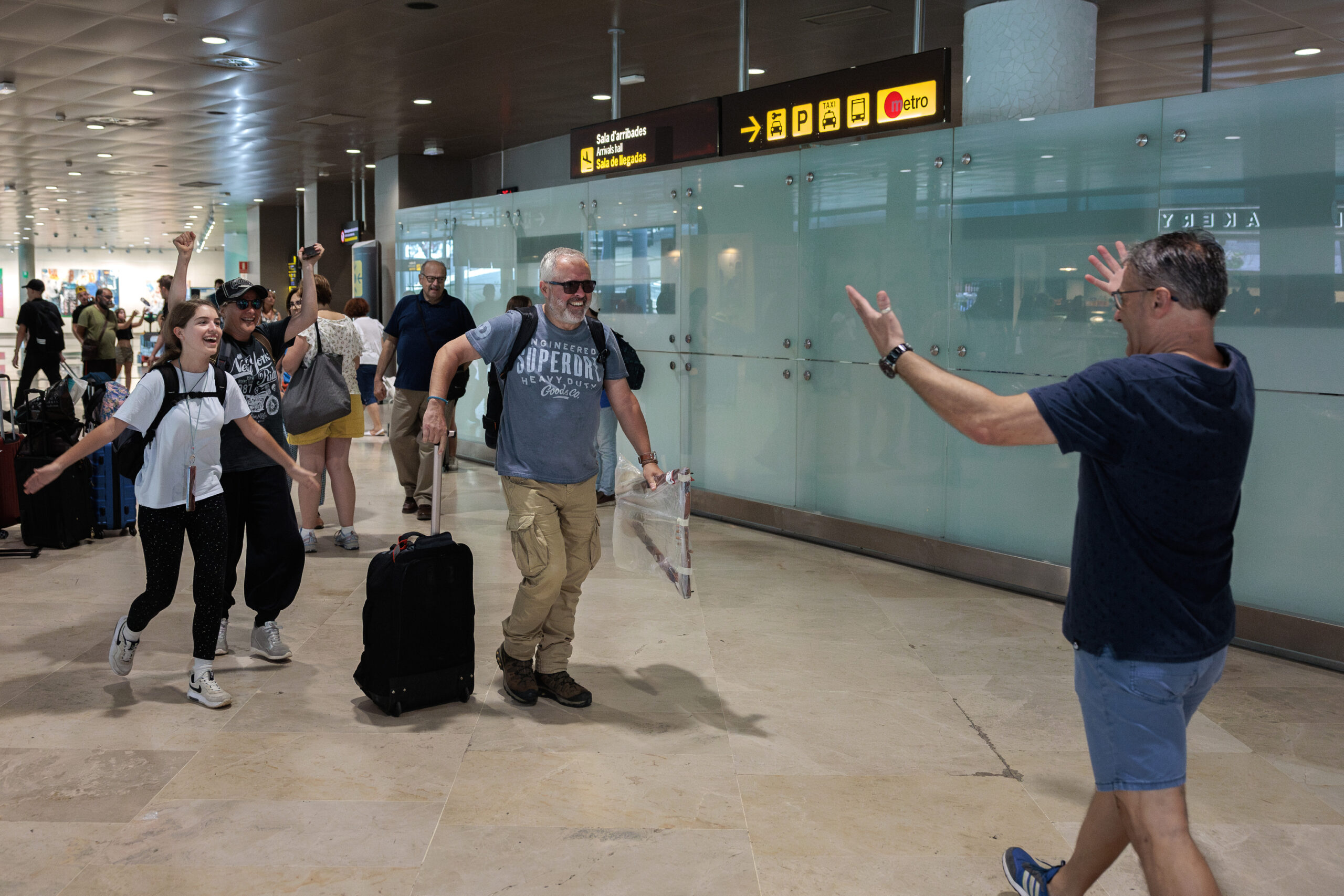 Accueil à l'aéroport de Manises (Valence) de touristes espagnols