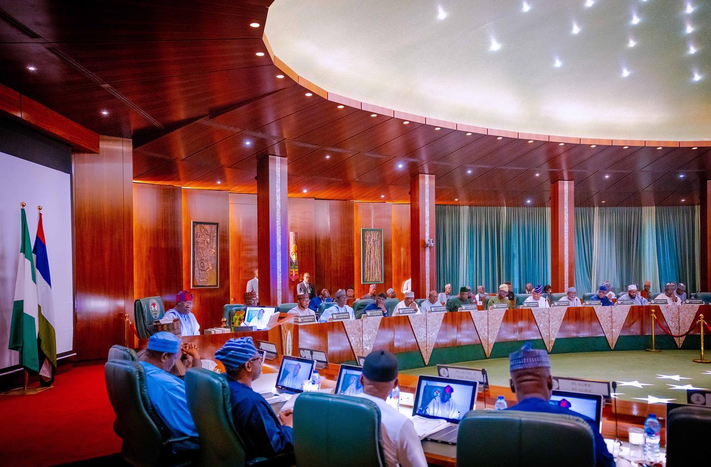 Les nominés du cabinet de Tinubu : espoir renouvelé ou tropes recyclés ?