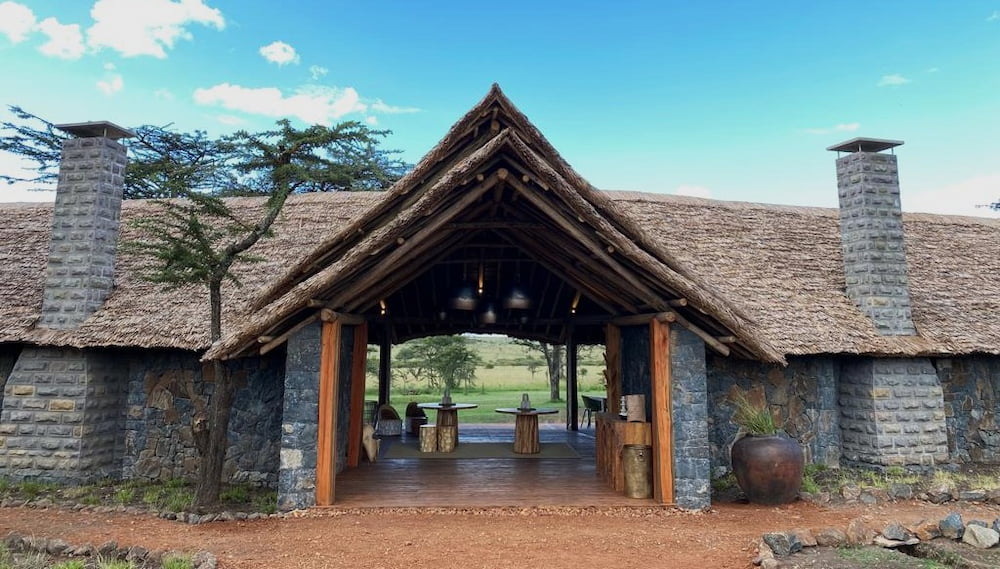 L'entrée du salon et de la salle à manger du camp Naboisho.