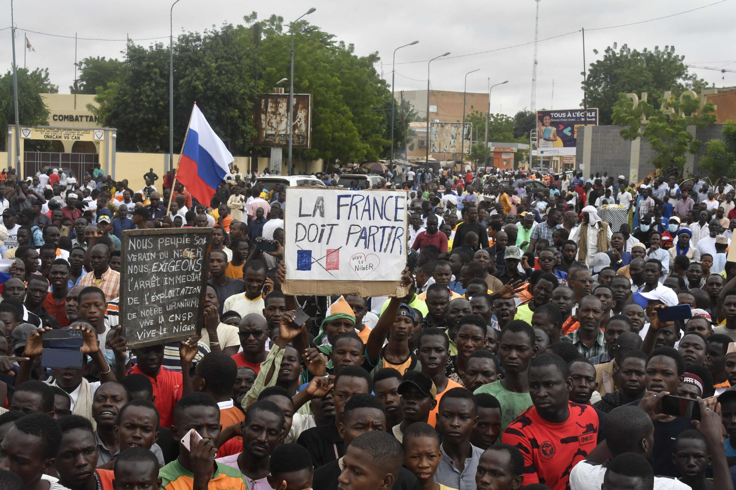 Nger : des milliers de personnes se rassemblent à Niamey pour soutenir le putsch
