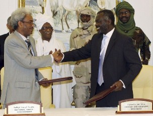 « Une armée, un peuple » ?  La politique ethnique et régionale de l'armée et des milices soudanaises et son rôle dans les coups d'État et les guerres passées et présentes