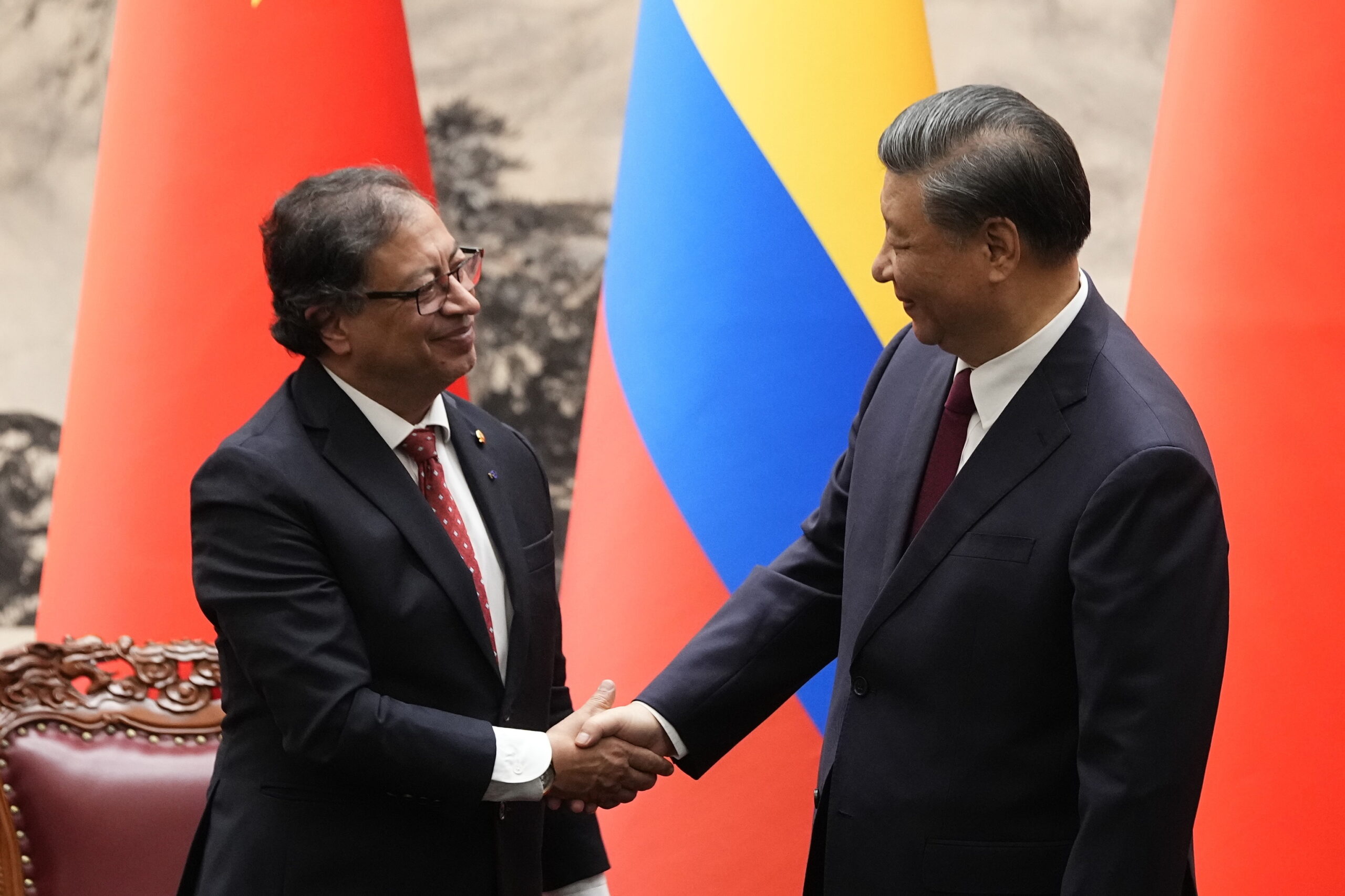 Gustavo Petro et Xi Jinping, à Pékin