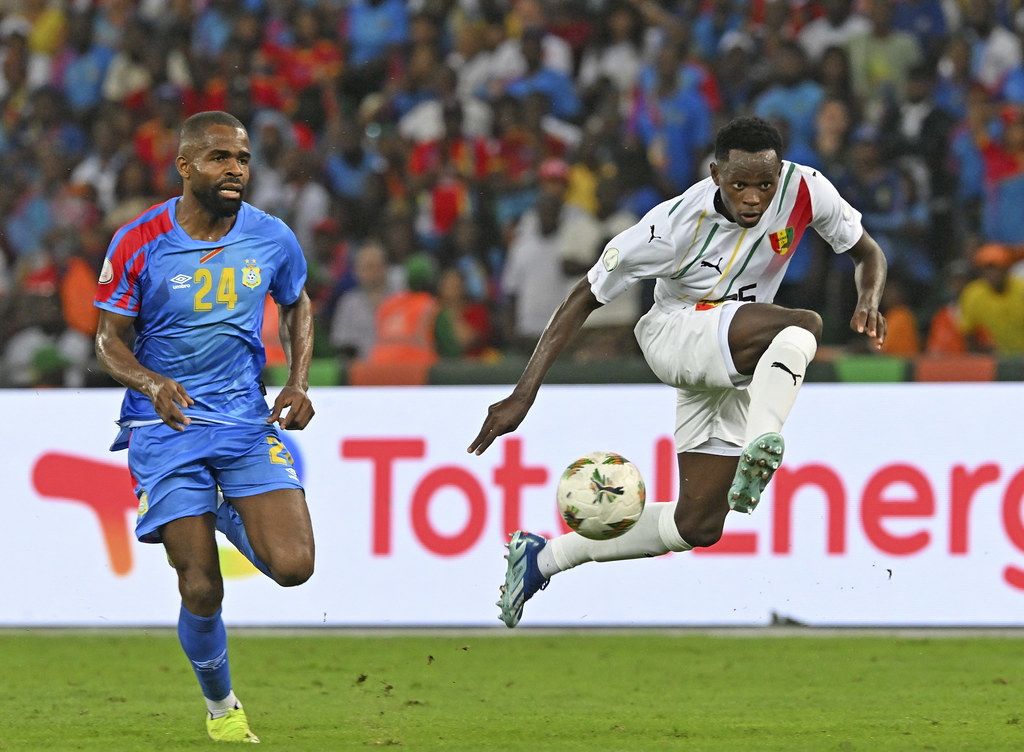 Une bannière de TotalEnergies au bord du terrain lors d'un match de la Coupe d'Afrique des Nations (CAN).  Crédit : Ryan Wilkisky/BackpagePix/Fédération Guinéenne Football.