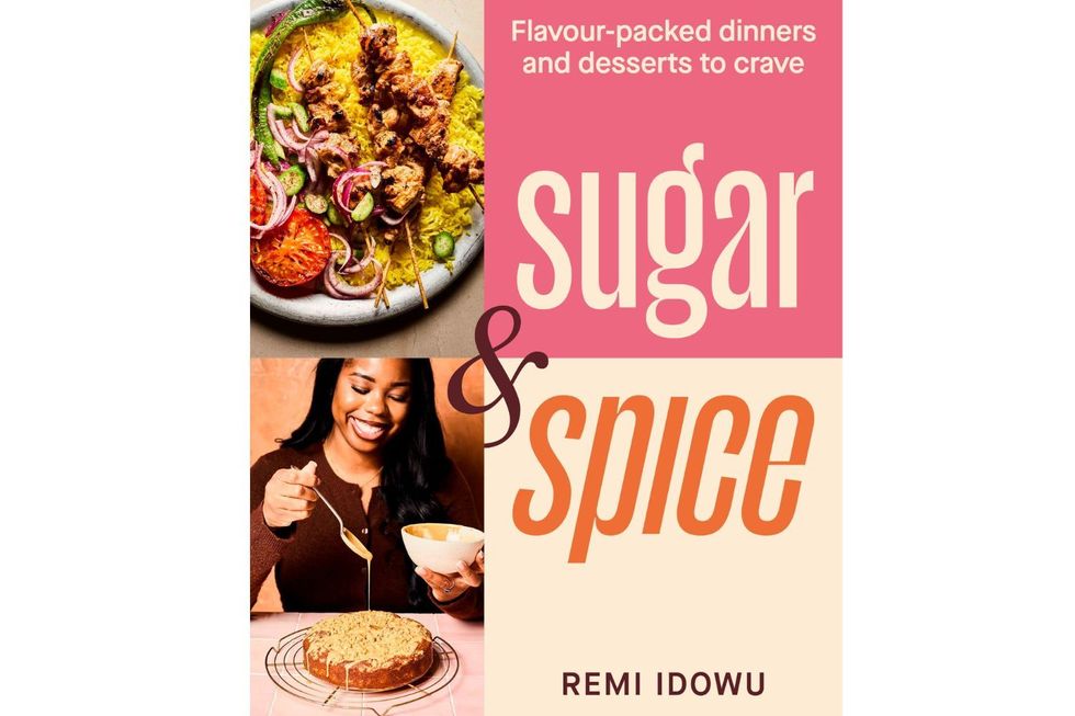 Couverture du livre de cuisine «Sugar & Spice» de Remi Idowu montrant un plat de riz coloré avec de la viande et des légumes grillés aux côtés de la photo de l'auteur et du gâteau au four.