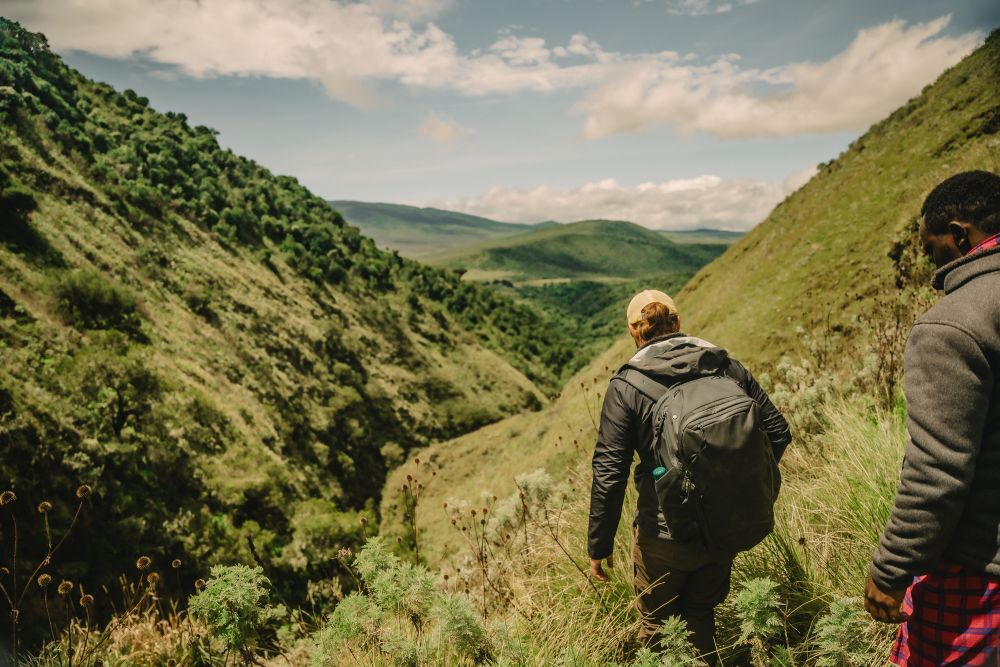 Randonnée sur les pentes d'Olmoti, dans les Highlands, dans la zone de conservation de Ngorongoro, en Tanzanie.