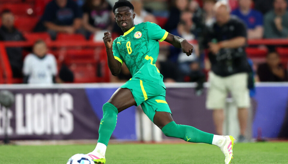 Lamine Camara du Sénégal sur le ballon lors du match amical international entre l'Angleterre et le Sénégal au City Ground le 10 juin 2025, à Nottingham, en Angleterre.