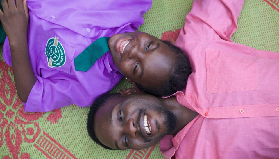 Les acteurs Darasimi Nadi et Nonso Bassey photographiés sur le tournage de SuperNowa.