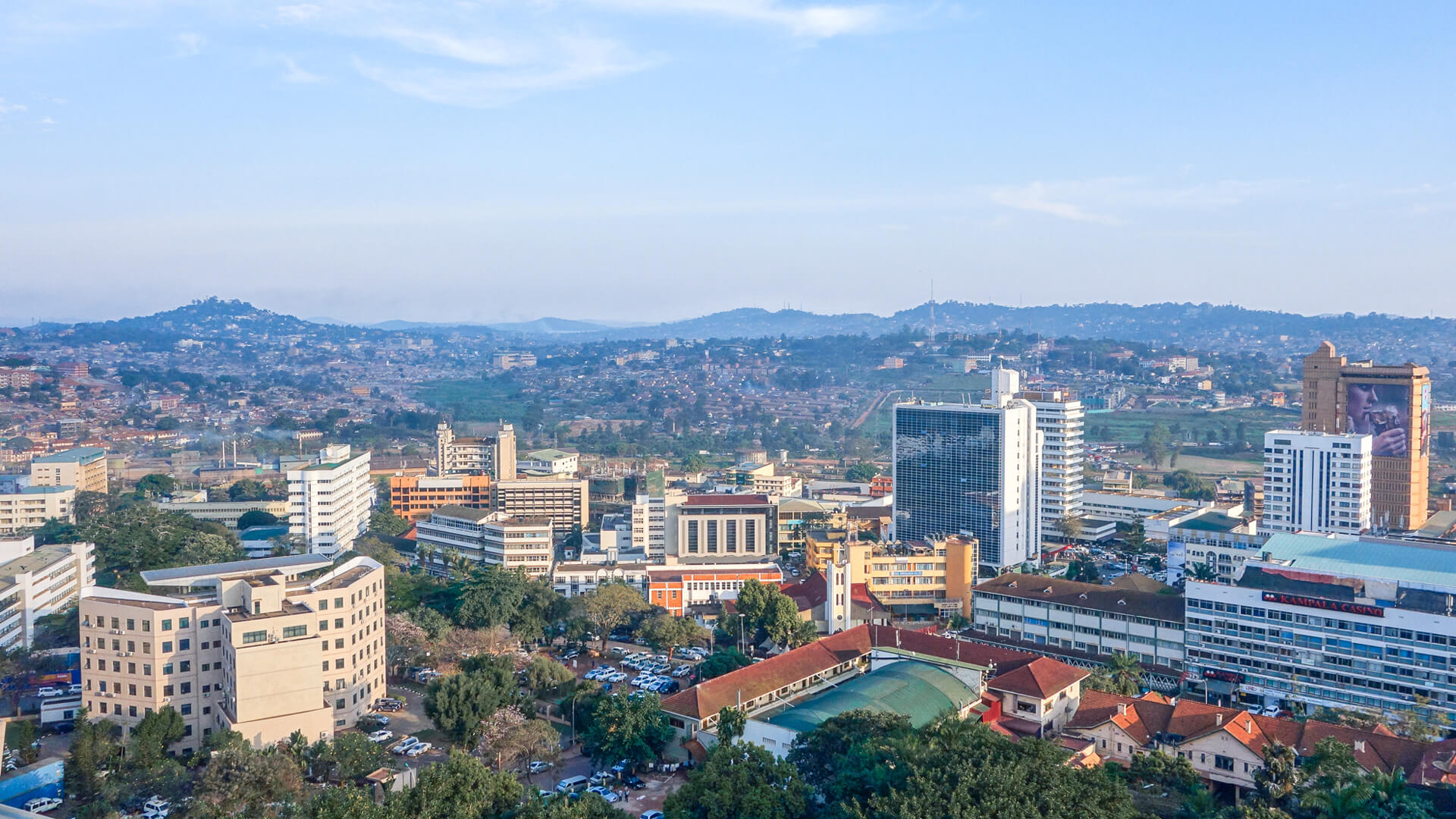 Un horizon urbain moderne en Ouganda
