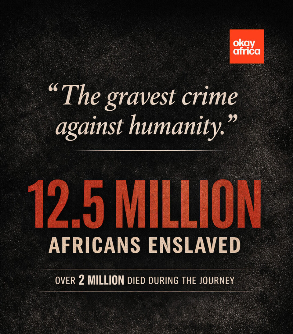 Une carte de citation sur fond noir avec les mots « le plus grave crime contre l'humanité », 12,5 millions d'Africains réduits en esclavage et plus de 2 millions sont morts pendant le voyage.