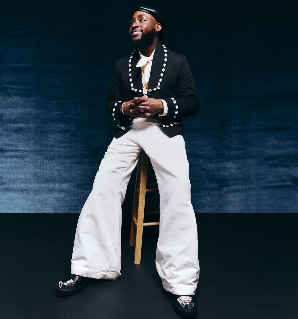 Davido pose sur une image promotionnelle pour son dernier album, 5ive.