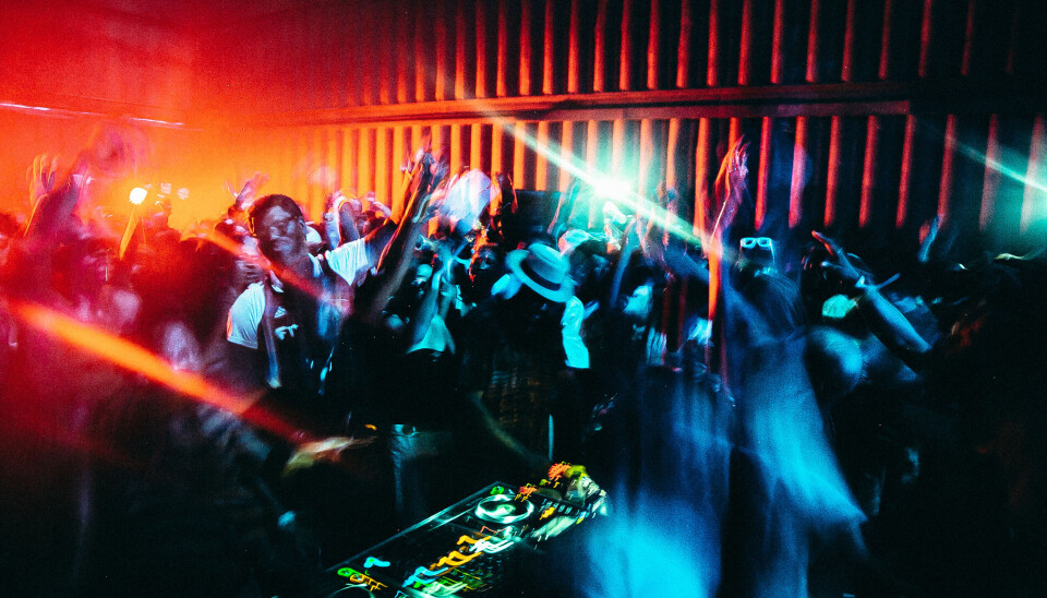 Une image de ravers à Lagos, Nigeria
