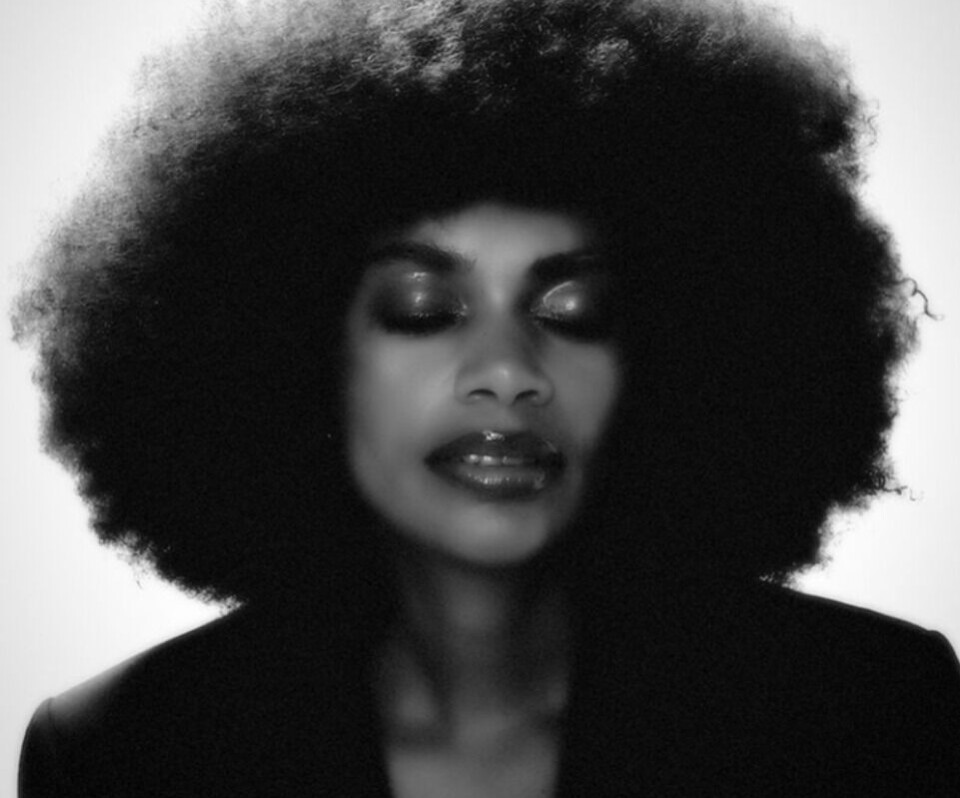 Un portrait de Joya Mooi pour son nouvel EP, All The Things.