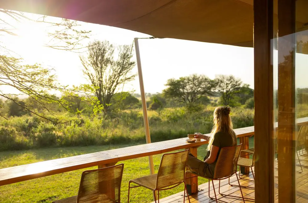 Café-bar au camp Sayari, dans le nord du Serengeti, en Tanzanie.