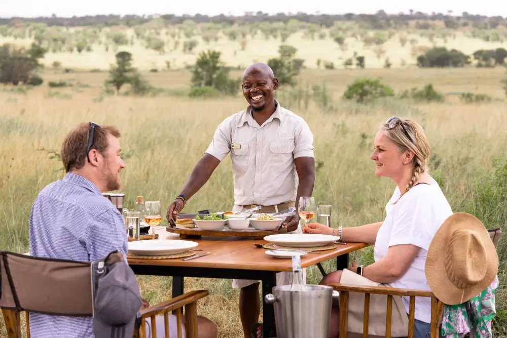 Vous pourrez profiter d'un déjeuner en plein air, au camp de migration d'Olakira, dans le Serengeti.