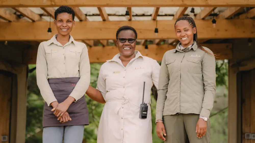 Membres du personnel féminin, camp de Dunia, parc national du Serengeti, Tanzanie.