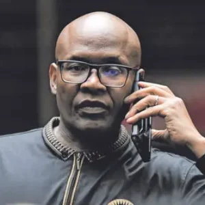 EXCLUSIF : Ne parlez que lorsqu'il est autorisé, le parti MK avertit Mzwanele Manyi de renoncer à tout contact avec les médias