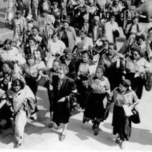Avant 1956, il y a eu 1913 : Les femmes oubliées de la première guerre des passes