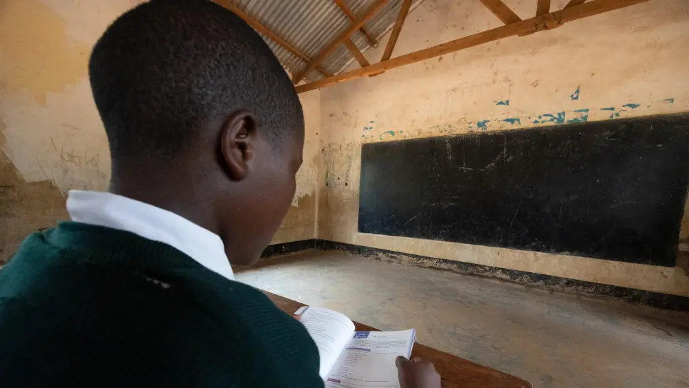 Kelvin dans sa classe, Muganza, Tanzanie.