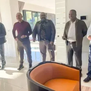 L'ancien chef des Hawks nie connaître l'affiche des Big Five