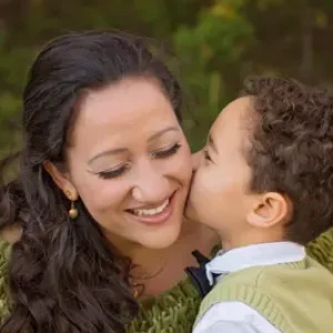 Redéfinir « Mama's Boy » : d'une insulte à un compliment