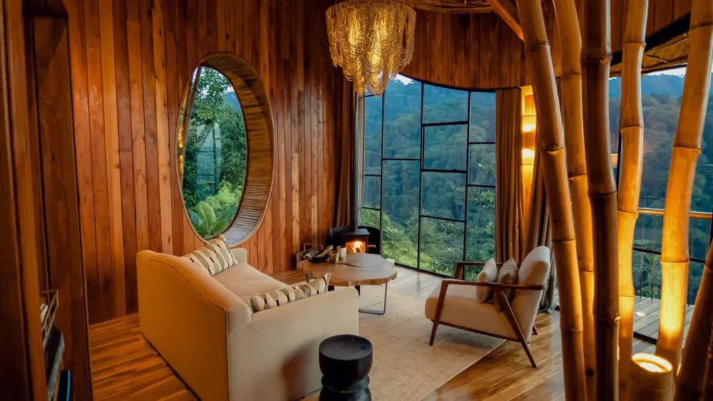 Intérieur de la suite d'invités, collines d'Erebero, forêt impénétrable de Bwindi, Ouganda.