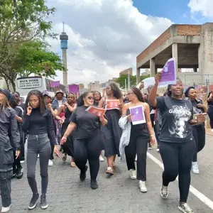 Éditeur : Les femmes en Afrique du Sud n'existent pas