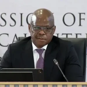Joe « Ferrari » Sibanyoni nie tout lien avec des policiers voyous et « izinkabi »