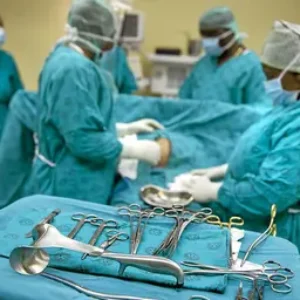 Des remèdes de proximité aux services hospitaliers : pourquoi la science et la médecine africaine doivent travailler ensemble
