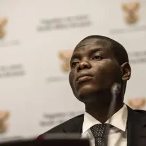 Lamola refuse de retirer sa politique alors que la pression américaine s'intensifie