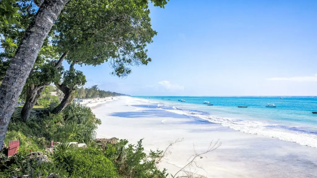 Plage de sable blanc au Kenya